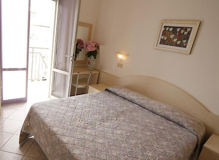 Hotel Adria Белариа-Игеа Марина Екстериор снимка