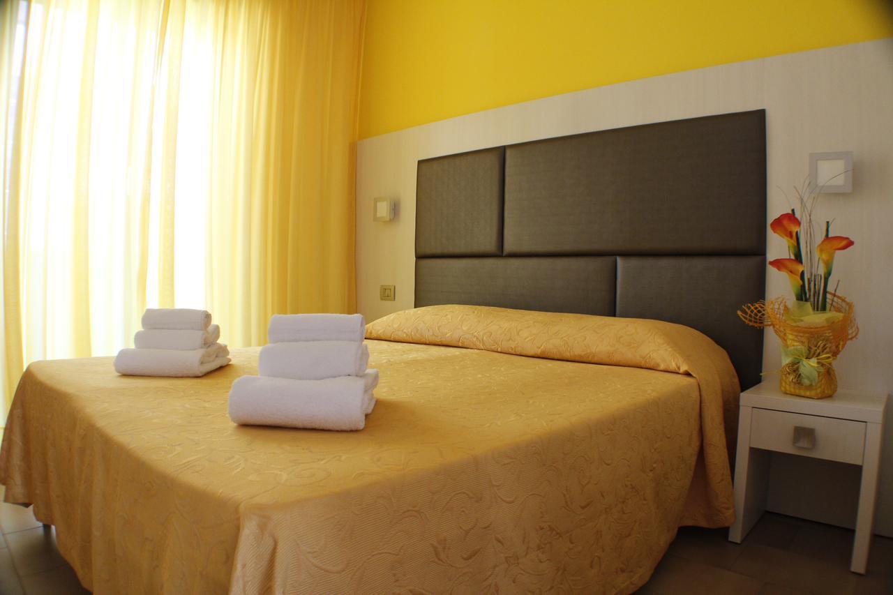 Hotel Adria Белариа-Игеа Марина Екстериор снимка