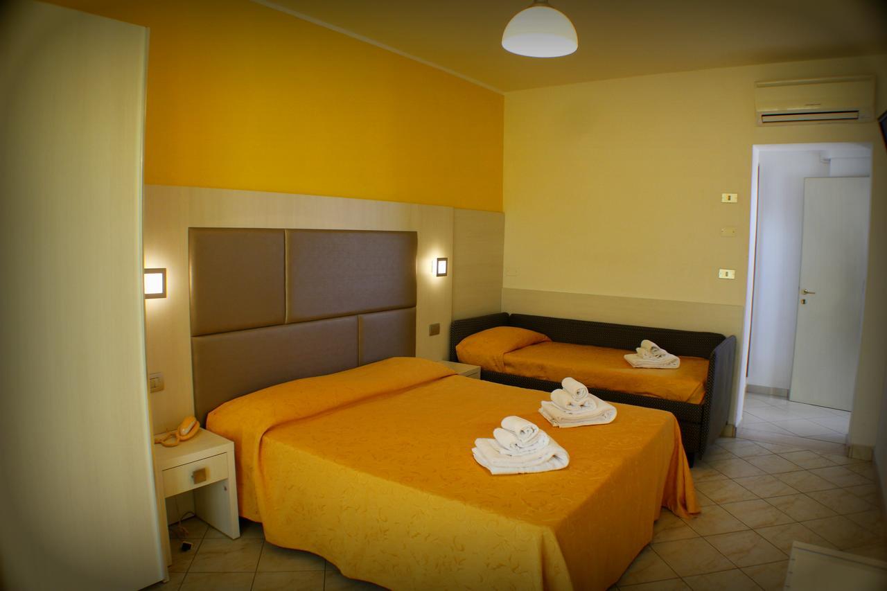 Hotel Adria Белариа-Игеа Марина Екстериор снимка