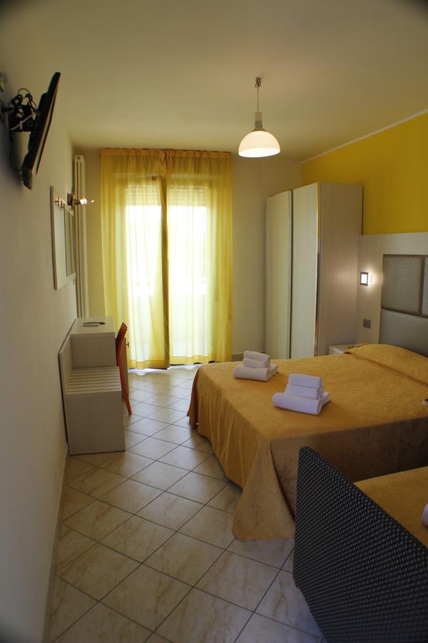 Hotel Adria Белариа-Игеа Марина Екстериор снимка