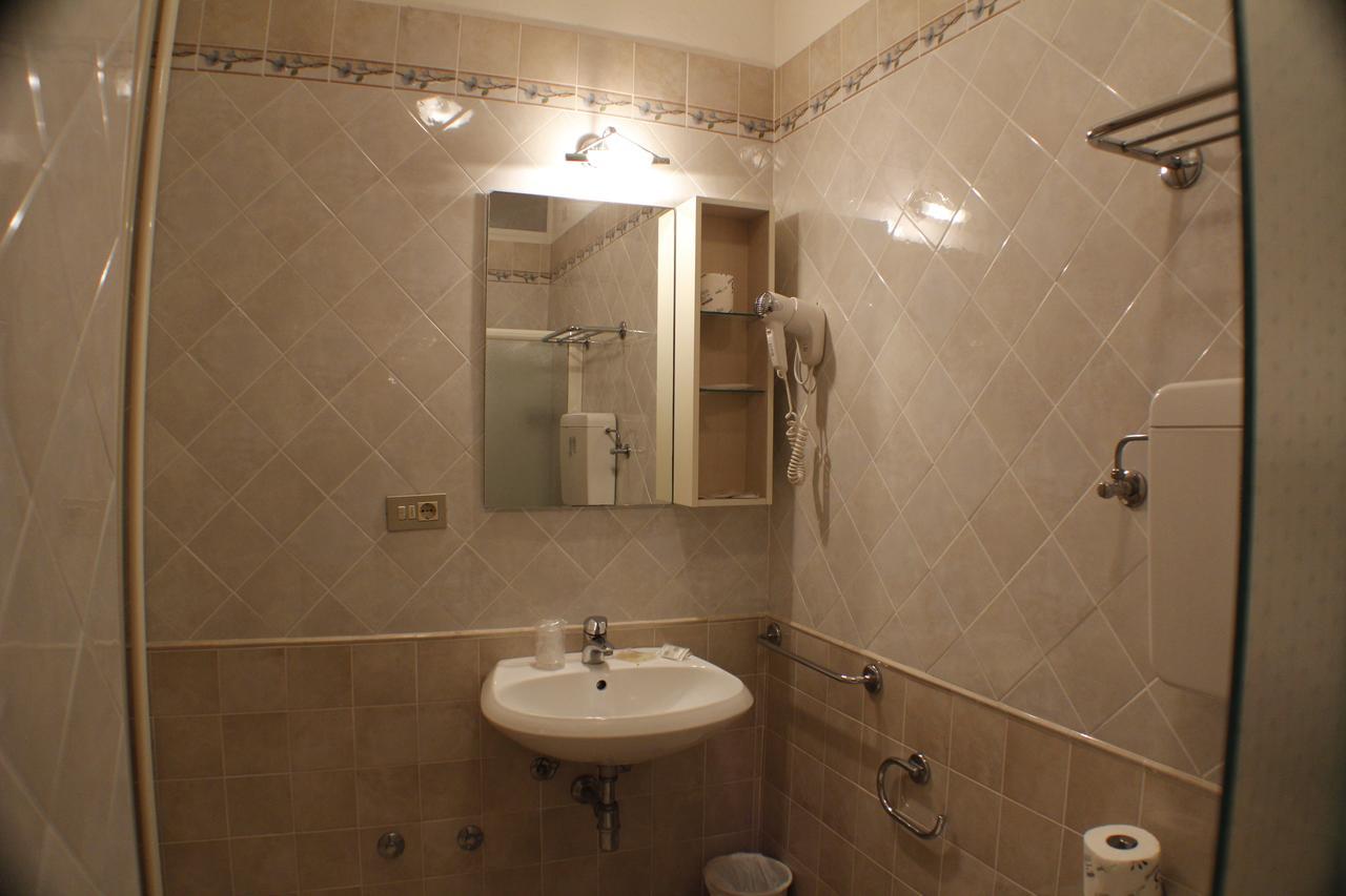 Hotel Adria Белариа-Игеа Марина Екстериор снимка